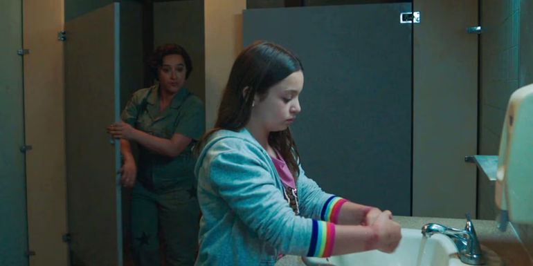 Hana and Ollie in a public bathroom in FBI Most Wanted