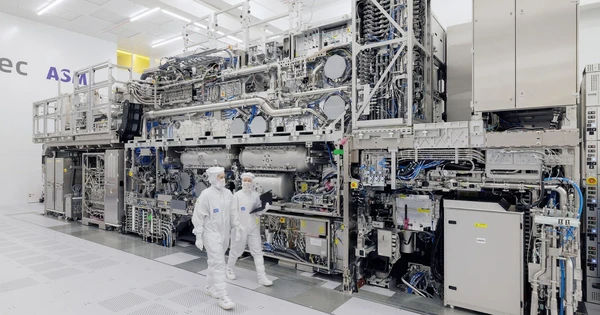 ASML Holding NV: Sự Nổi Bật Của Công Nghệ Sản Xuất Chip Hiện Đại