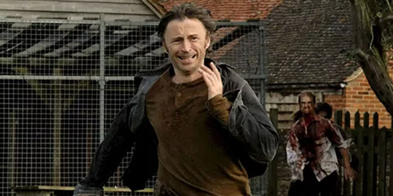 Robert Carlyle as Don runs from zombies in 28 Weeks Later