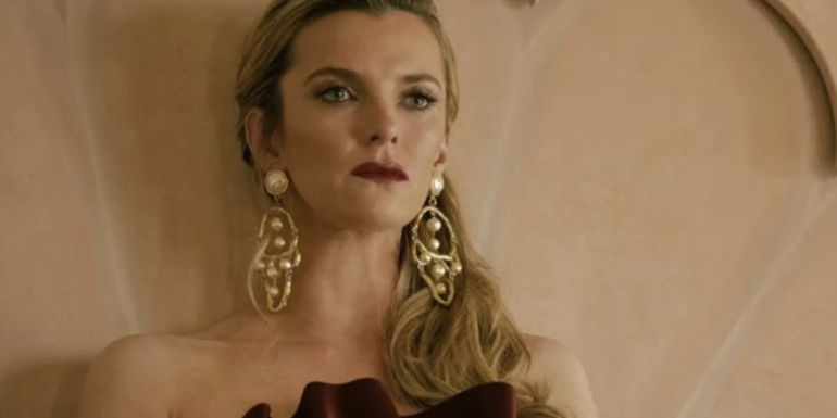 Amelia sitting on the shelf in Roar