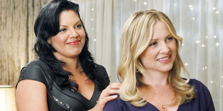 Callie and Arizona standing next to each other and smiling in Grey's Anatomy
