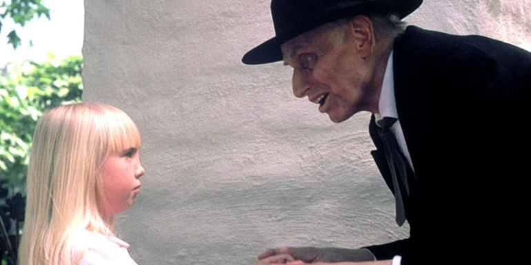 Kane speaks with Heather O'Rourke in Poltergeist II: The Other Side