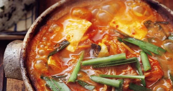 Lẩu Kim Chi: Món Ăn Thần Kỳ Cho Sức Khỏe