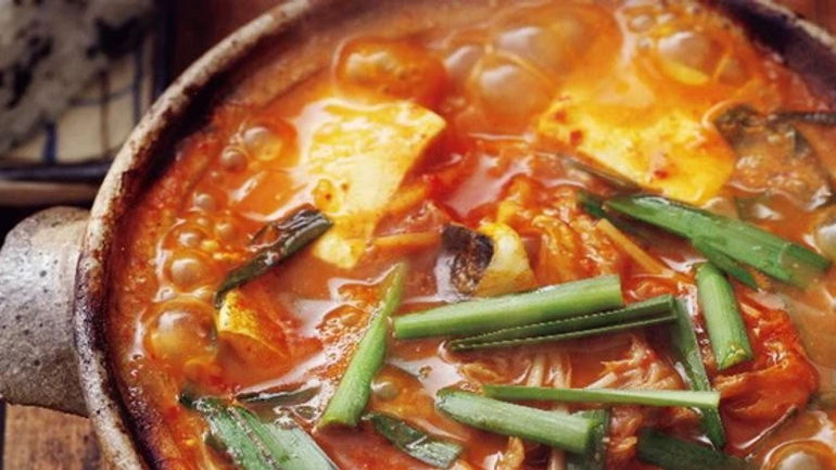 Lẩu Kim Chi: Món Ăn Thần Kỳ Cho Sức Khỏe