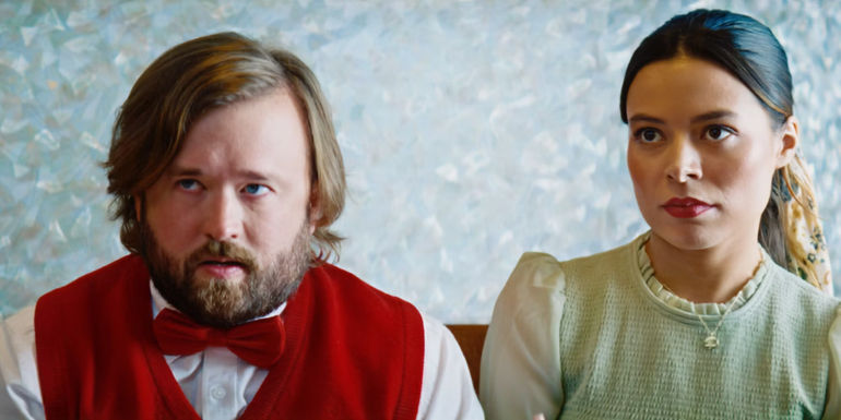 Haley Joel Osment and Miranda Cosgrove in Drugstore June