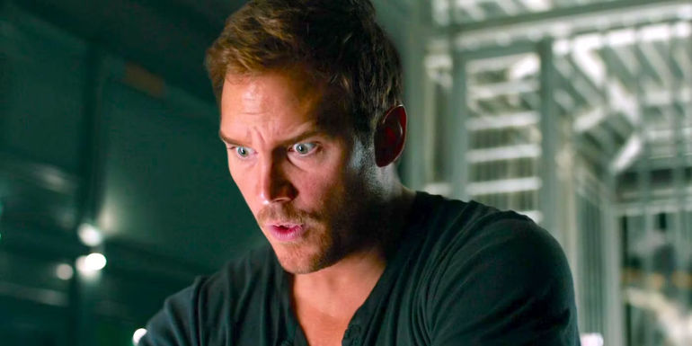 Chris Pratt trong vai Owen Grady trông choáng váng trong Jurassic World Fallen Kingdom.