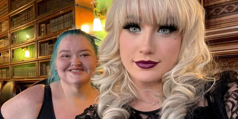 1000-lb sisters amy slaton and friend wearing back and posing in front of book background
