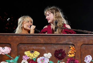 Unforgettable Collaboration: Taylor Swift and Sabrina Carpenter's Magical Mash-Up Performance