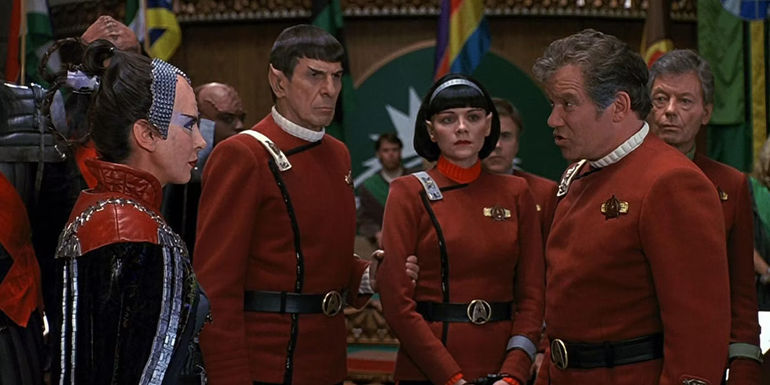 Kirk, flanked by Spock, Valeris, and McCoy, speaks with Azetbur at Khitomer in The Undiscovered Country