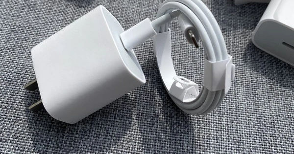 Bí mật đằng sau sạc nhanh và sạc dự phòng giá rẻ