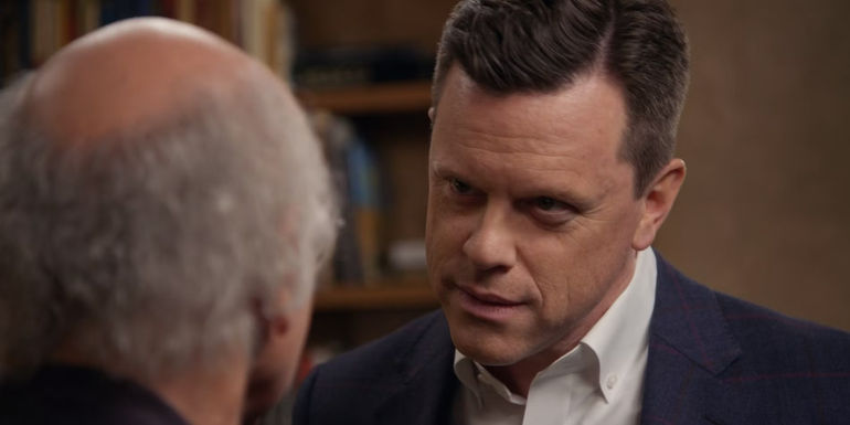 Willie Geist stares at Larry in Curb Your Enthusiasm - Curb Your Enthusiasm Season 12 Brings Back The Larry David Stare-Down