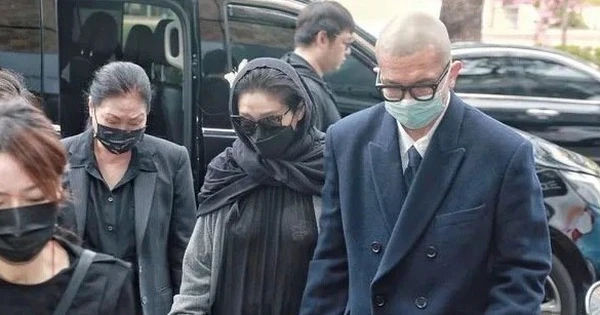 Từ Hy Viên và Vấn Đề Trang Phục: Sự Kiêu Ngạo hay Sự Không Đúng Đắn?