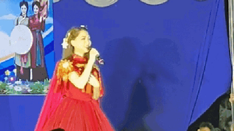 Hòa Minzy và Sự Kiện Lễ Hội Làng: Khoảnh Khắc Tình Thân và Nghệ Thuật