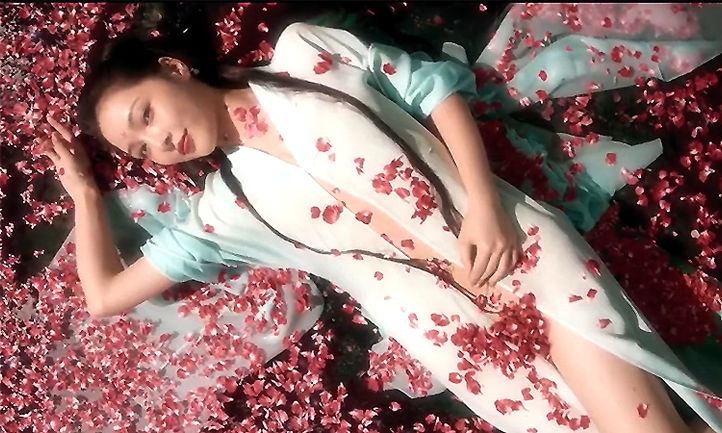 Nữ Nhân Vật Tần Khả Khanh trong Hồng Lâu Mộng 2024: Sự Gợi Cảm và Tranh Cãi