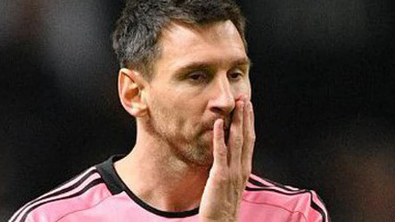 Sức mạnh đội bóng bất khả chiến bại và nỗi buồn của người hâm mộ