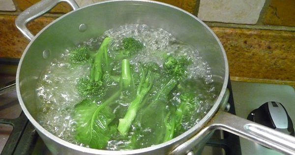 Nguy cơ từ việc ăn rau với axit oxalic cao