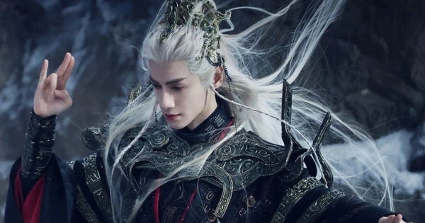 Sắc Màu Cổ Trang: La Vân Hi và Vẻ Đẹp Độc Đáo trong Thủy Long Ngâm