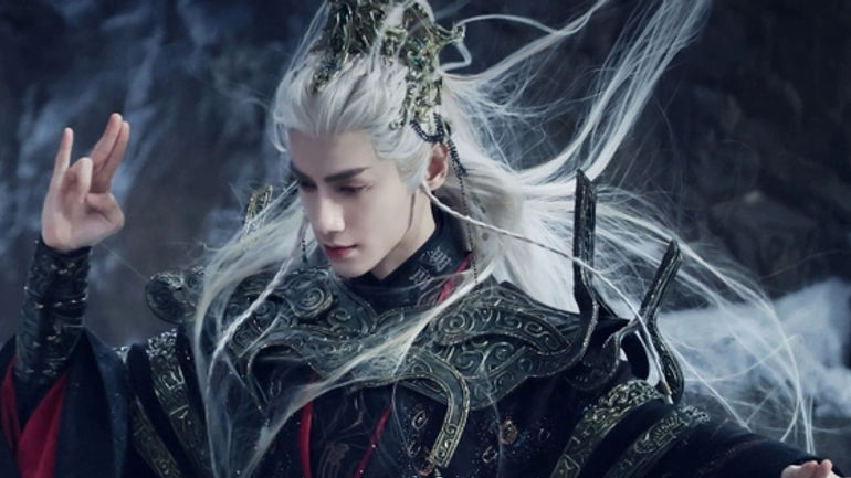 Sắc Màu Cổ Trang: La Vân Hi và Vẻ Đẹp Độc Đáo trong Thủy Long Ngâm