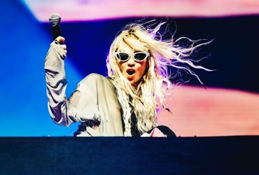 Grimes issues apology for Coachella performance mishap