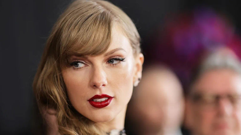 Secret Message Unveiled in Taylor Swift Mural Found in Chicago