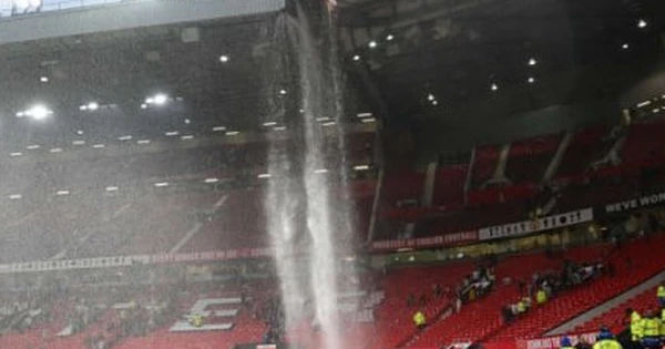 Khi Old Trafford Trở Thành Thác Nước: Sự Sụp Đổ và Những Bài Học