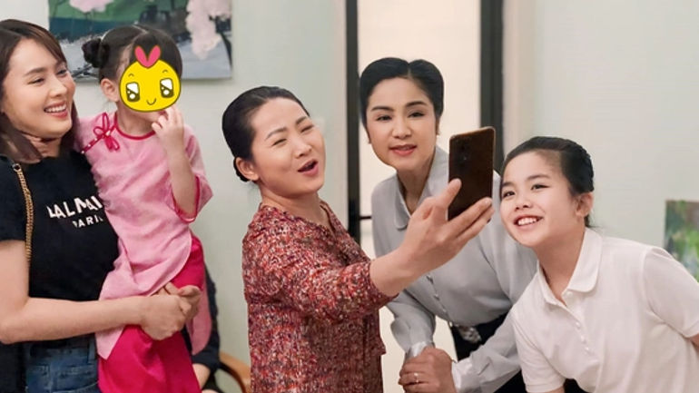 Sự bí ẩn xung quanh hình ảnh bé gái trong Trạm Cứu Hộ Trái Tim