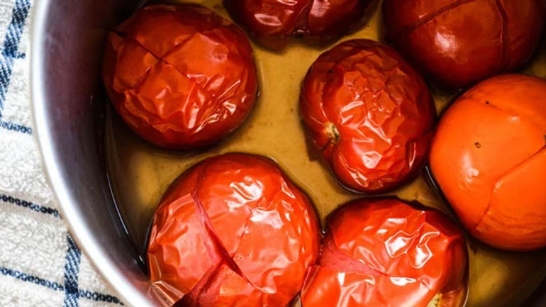 Câu Chuyện Kỳ Diệu của Quả Cà Chua: Nhà Máy Dinh Dưỡng Cho Sức Khỏe