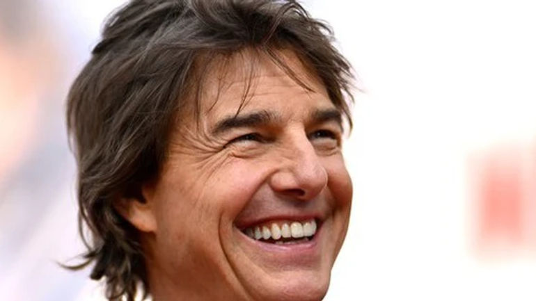 Sự kỳ quặc của Tom Cruise tại sân bay London