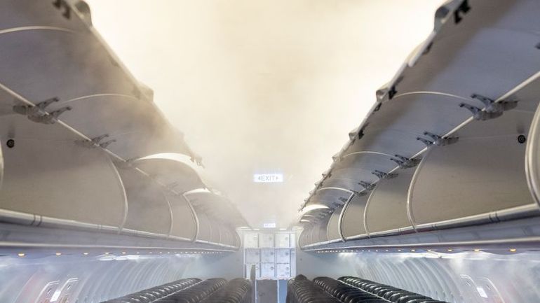 Understanding Mist in Airplanes: The Science Behind the Haze