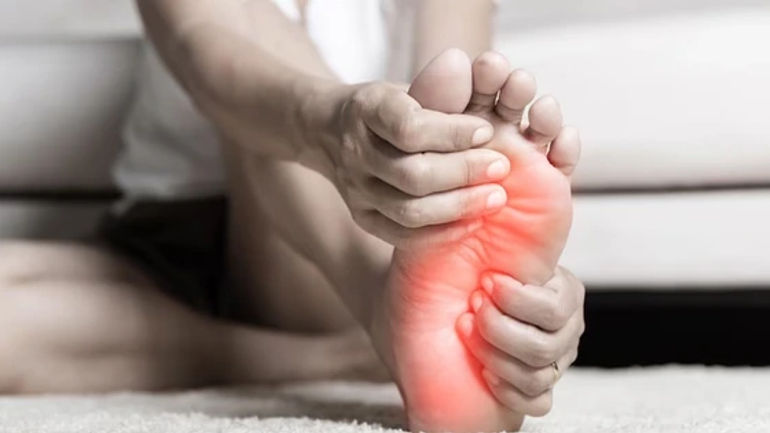 Bí ẩn kỳ lạ từ bàn chân: Điều gì đang âm thầm đe dọa sức khỏe của bạn?