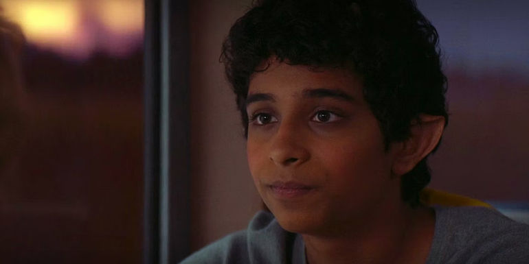 Aryan Simhadri as Grover looking sad aboard a train in Percy Jackson episode 4