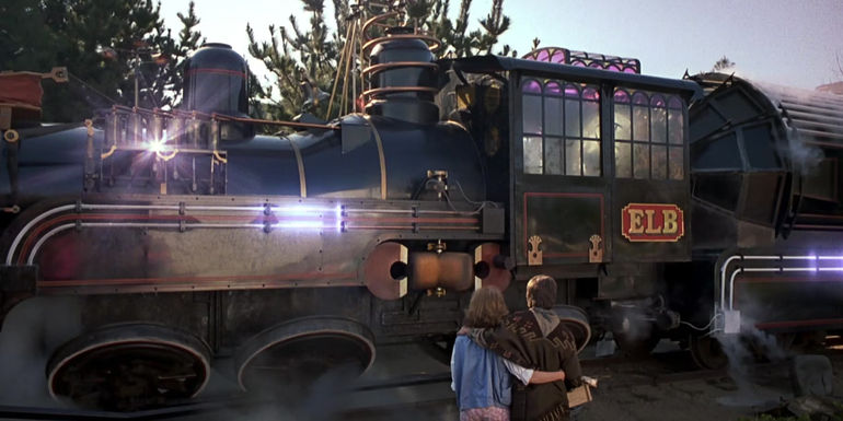 Marty and Jennifer looking at the train in Back to the Future Part 3