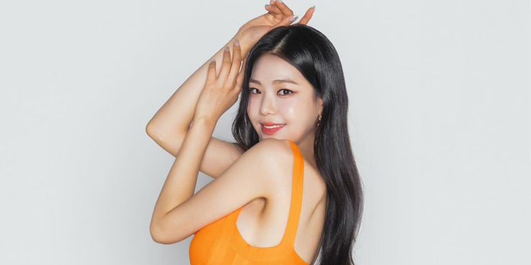 Cho Min-ji in orange