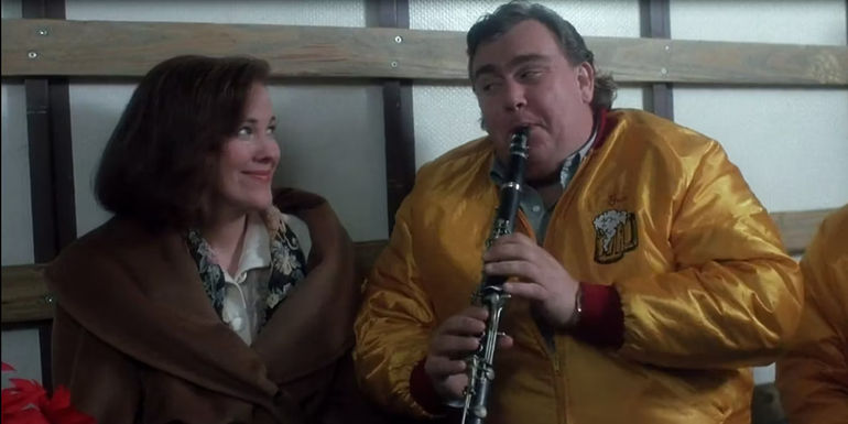 Catherine O'Hara and John Candy in Home Alone.