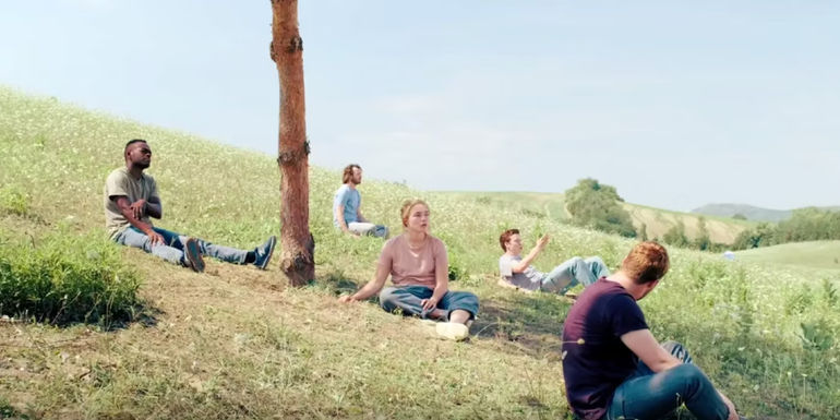 The guests in Midsommar hallucinating