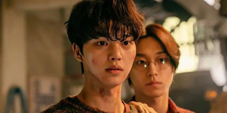 Song Kang as Cha Hyun-su and Lee Do-hyun as Lee Eun-hyuk in Sweet Home