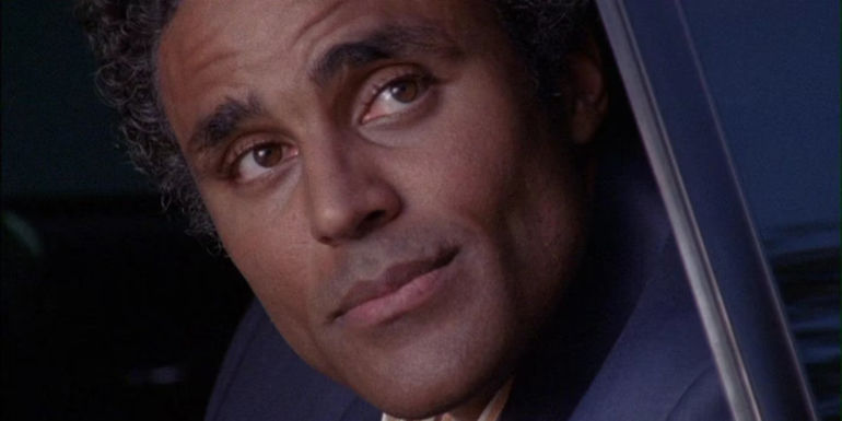 Daunte looking out of a car window in One Tree Hill