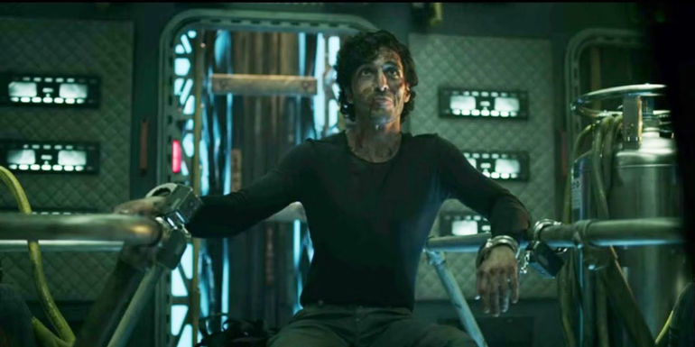 Keon Alexander as Marco sitting bloodied in The Expanse