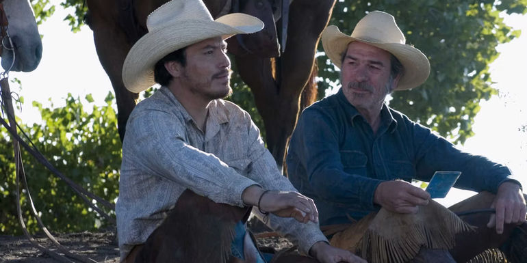 Pete (Tommy Lee Jones) and Melquiades sitting underneath a tree in The Three Burials of Melquiades Estrada