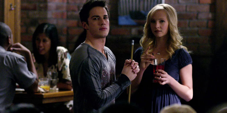 Tyler and Caroline at the Mystic Grill in The Vampire Diaries.