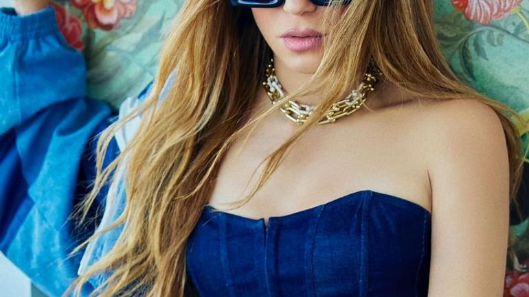 Shakira's Vivid Display of Mood and Fashion: A Look at Her Latest Facebook Post