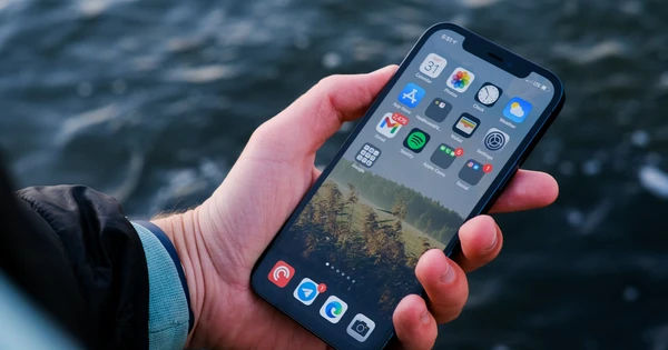 Cách xử lý khi iPhone bị rơi xuống nước