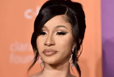 Bốn lời kể sốc từ khán giả: Cardi B gây rối và bị bắt tại sự kiện!