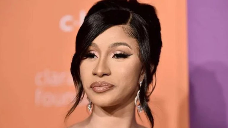 Bốn lời kể sốc từ khán giả: Cardi B gây rối và bị bắt tại sự kiện!
