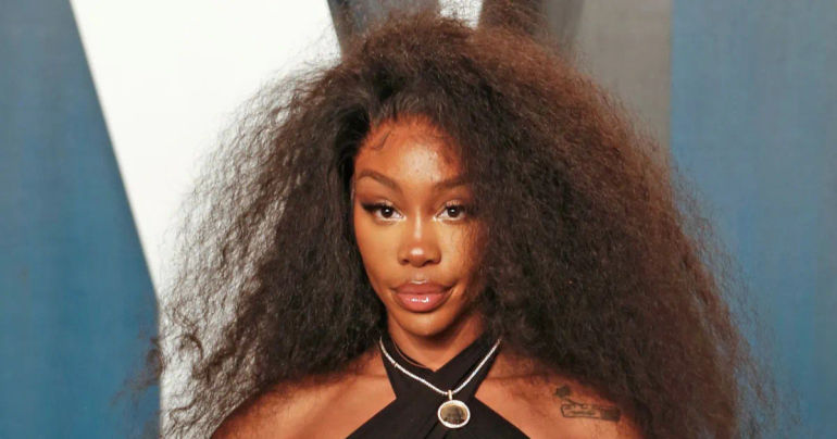 SZA Shocks with a Jaw-Dropping Poolside Snap: Unveiling an Unexpected Bikini Style!