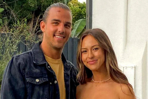 Bachelor In Paradises Surprise Proposal Abigail Heringer And Noah Erbs Unforgettable Engagement 