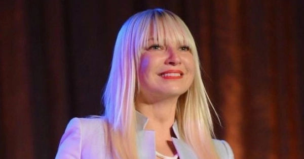 Sia hé lộ bí mật thú vị khiến cô nàng tự tin biến mất khỏi làng nhạc