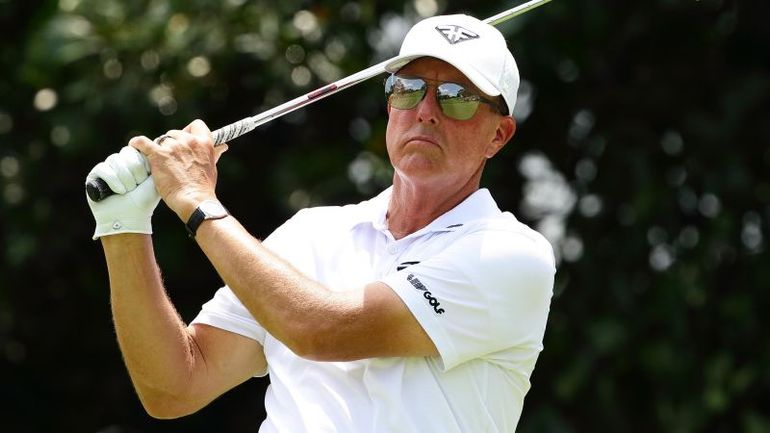 Phil Mickelson Reveals Devastating Impact of Gambling Addiction: A Whirlwind that Ripped Apart his Life