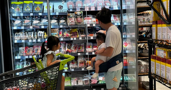 Cường Đô La chia sẻ khoảnh khắc cuối tuần bên 2 con nhỏ, mang vẻ ngoài đúng chuẩn 'bố bỉm sữa'