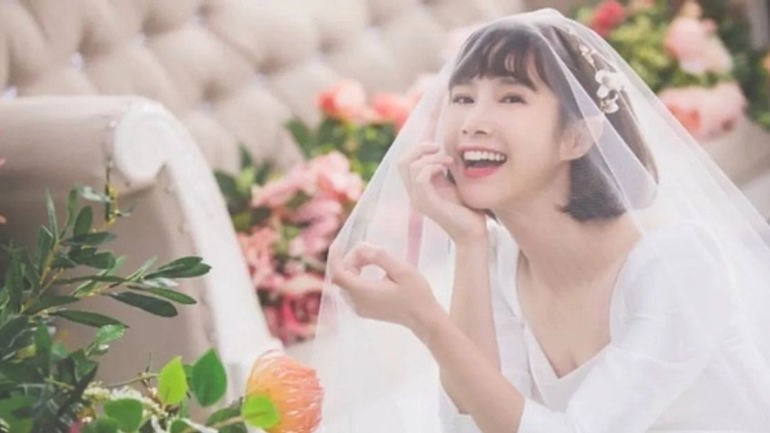 Búp bê màn ảnh trụy lạc ở tuổi 40: Làm tan vỡ hình tượng vì tình yêu không định rõ